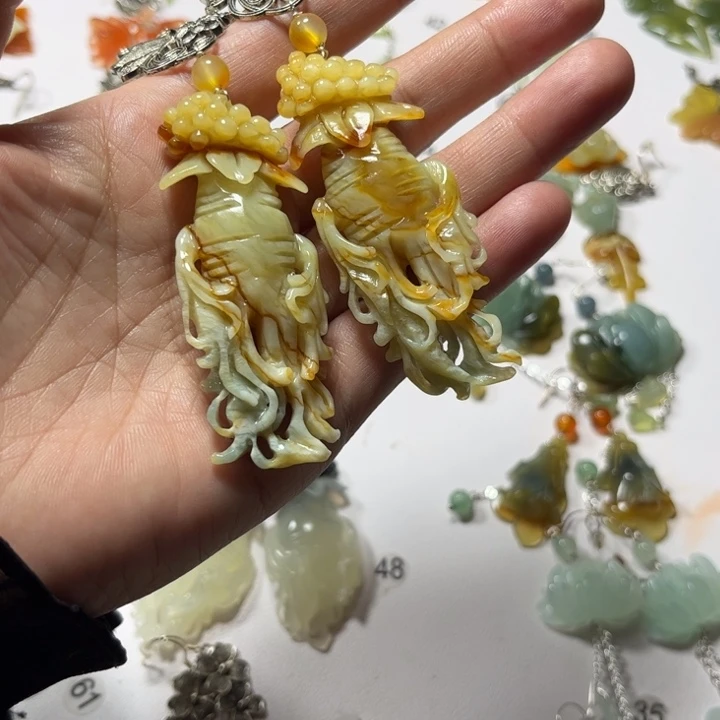 蛇纹石玉合金吊坠