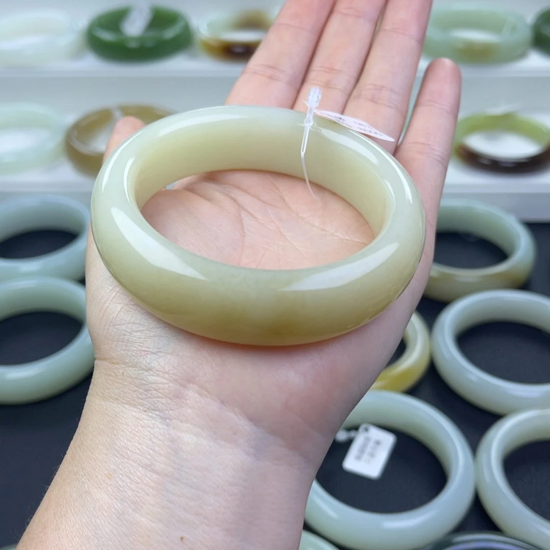 和田玉未镶嵌手镯