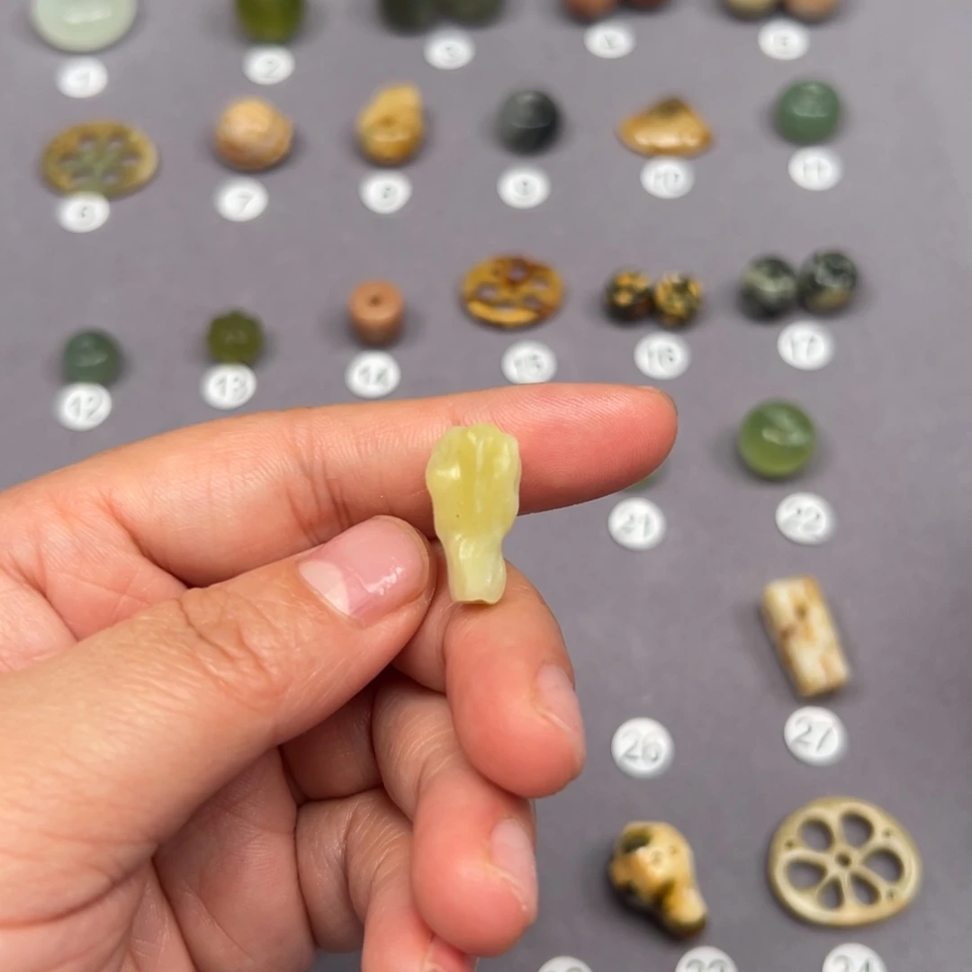 蛇纹石玉颈饰未镶嵌卡10