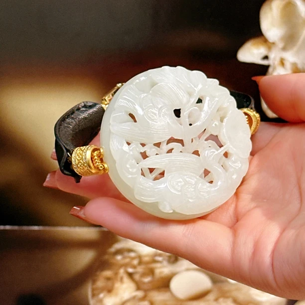 原创和田玉镂空雕刻春水图高级设计款皮手牌/手链【天玺珠宝】