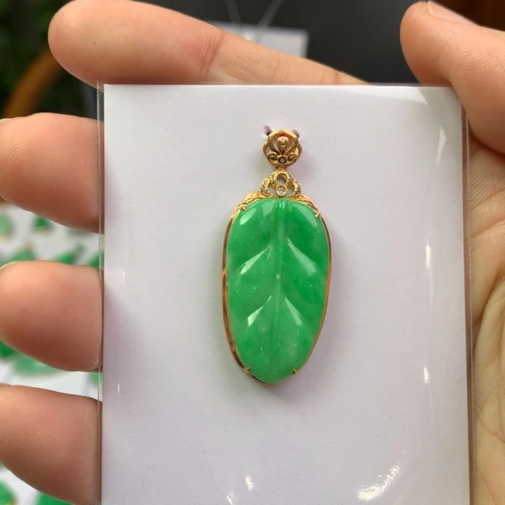 翡翠18K金镶嵌颈饰翡翠翡翠