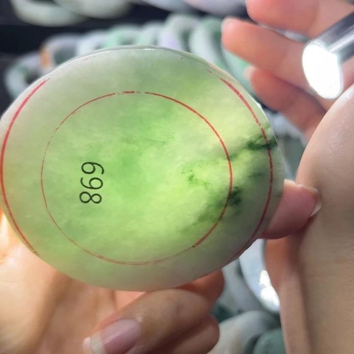 定制翡翠未镶嵌手镯