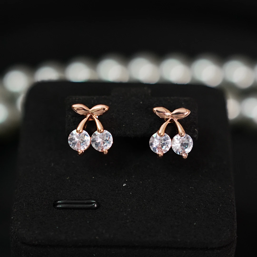 钛钢锆石耳饰 设计款 锆石耳钉无花果款轻奢14k包金百搭镶嵌