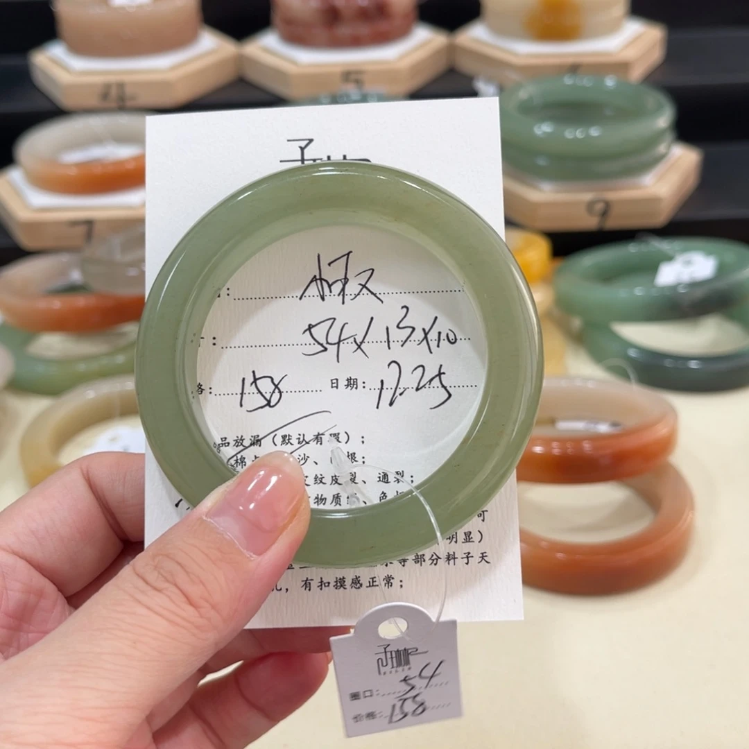 未镶嵌手镯石英质玉～****?