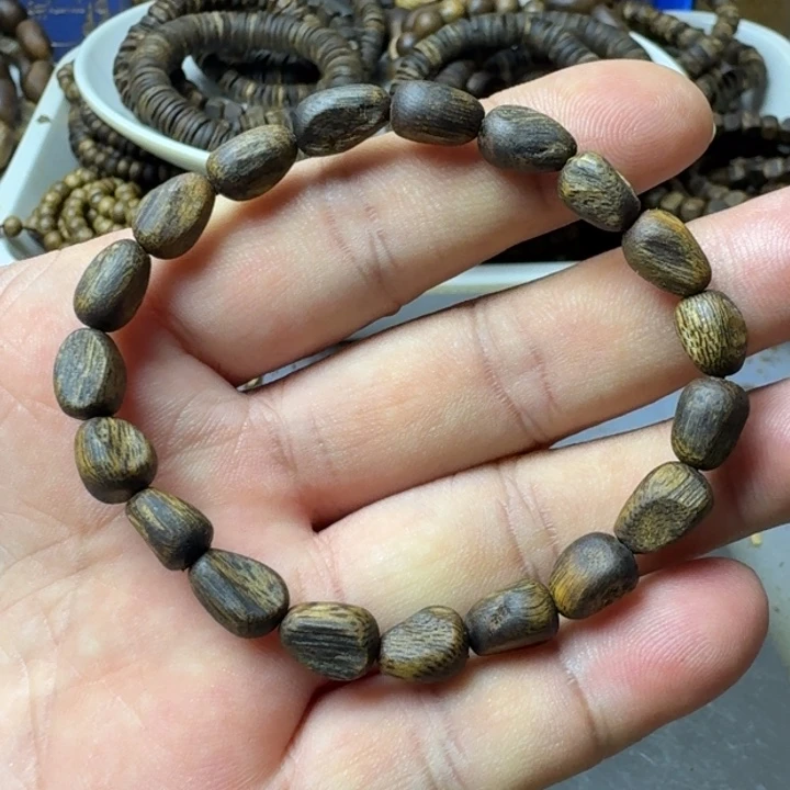 沉香手串妍****5张勺子手串4克