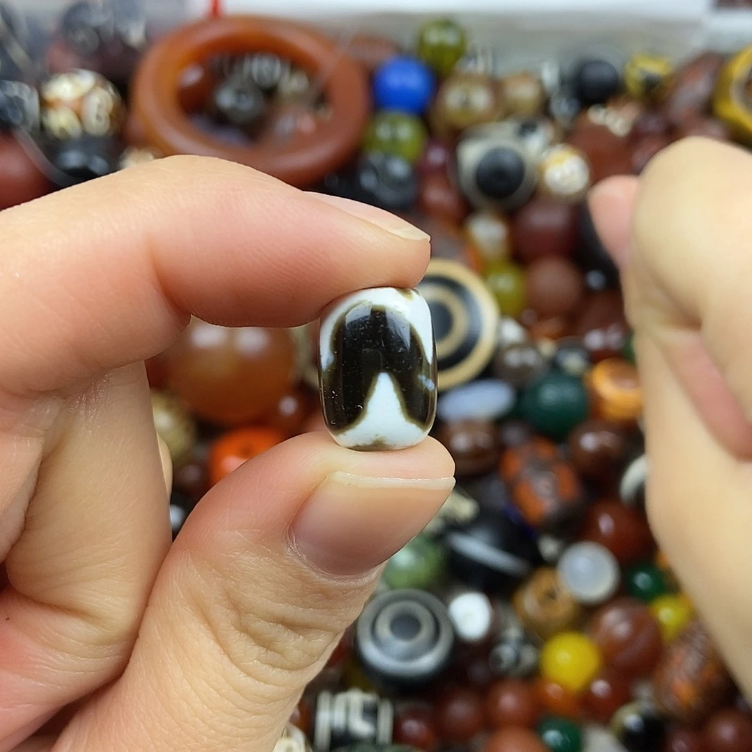 茉***优玛瑙/玉髓未镶嵌玛瑙配珠玛瑙散珠