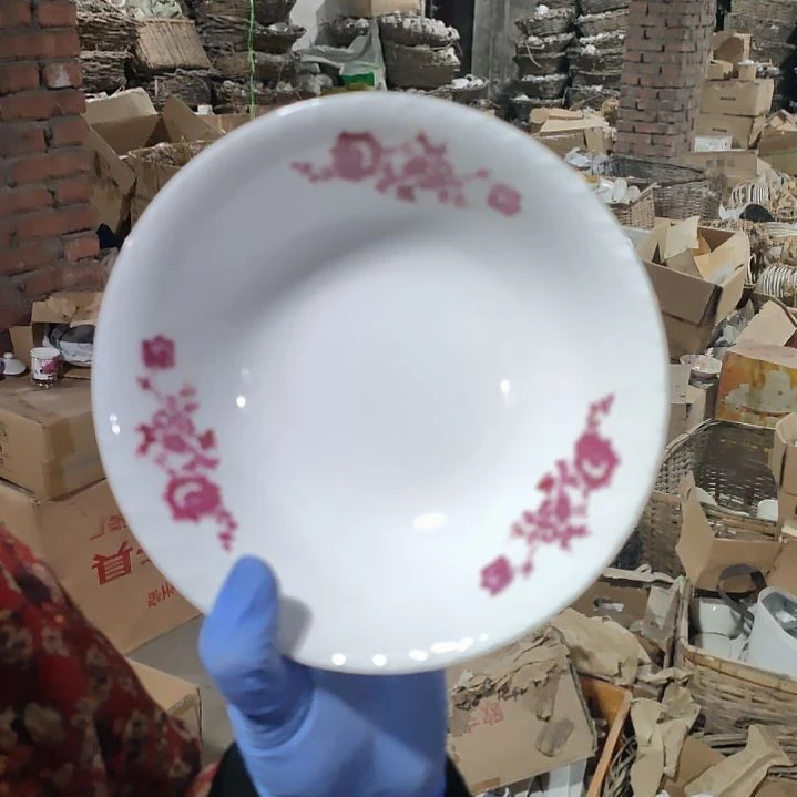 摆件盘子碗茶壶啥都有