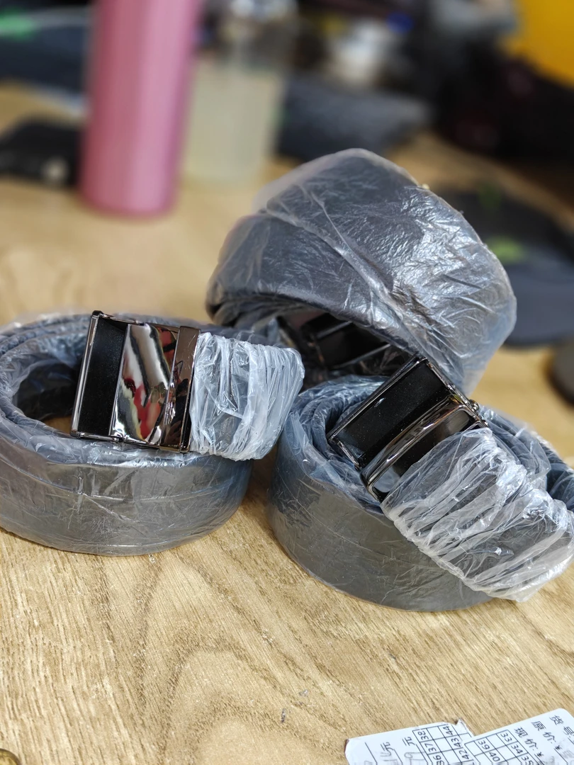 男士真牛皮自动扣皮带商务休闲百搭韩版潮流黑色压花高档裤腰带