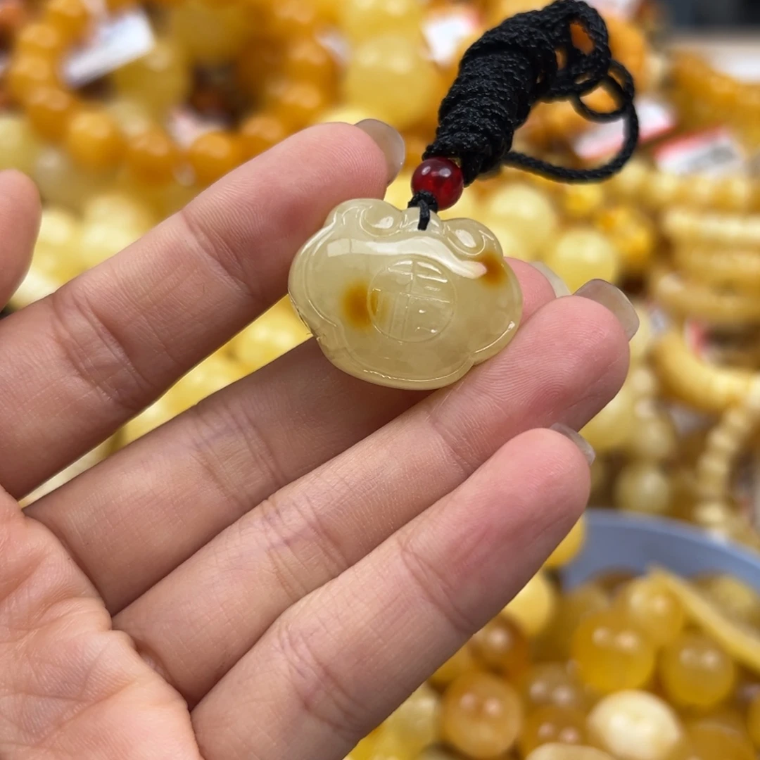 未镶嵌琥珀珠宝奇石