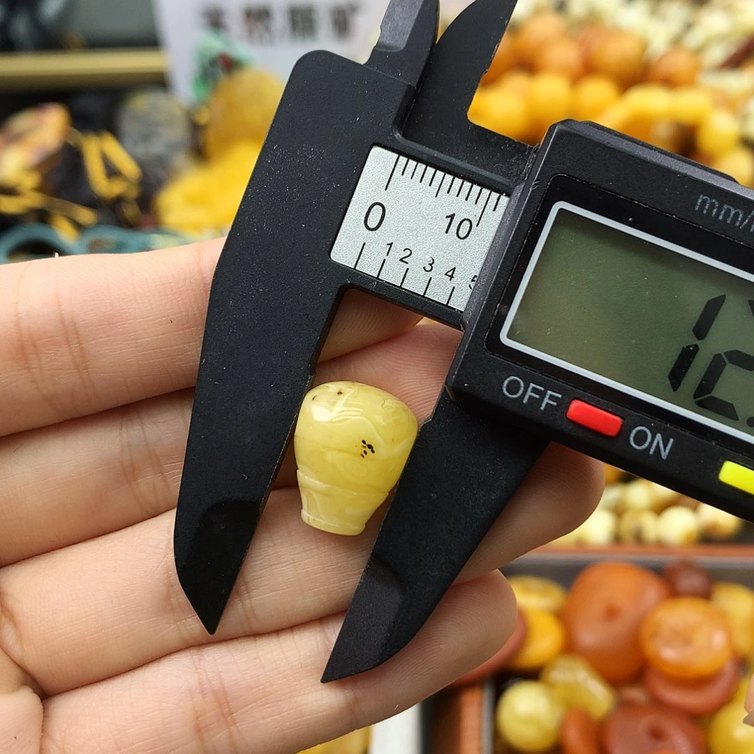 未镶嵌琥珀珠宝奇石