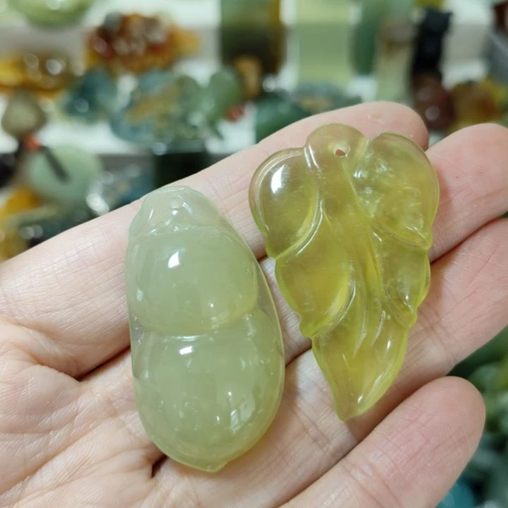 岫玉未镶嵌挂坠款式