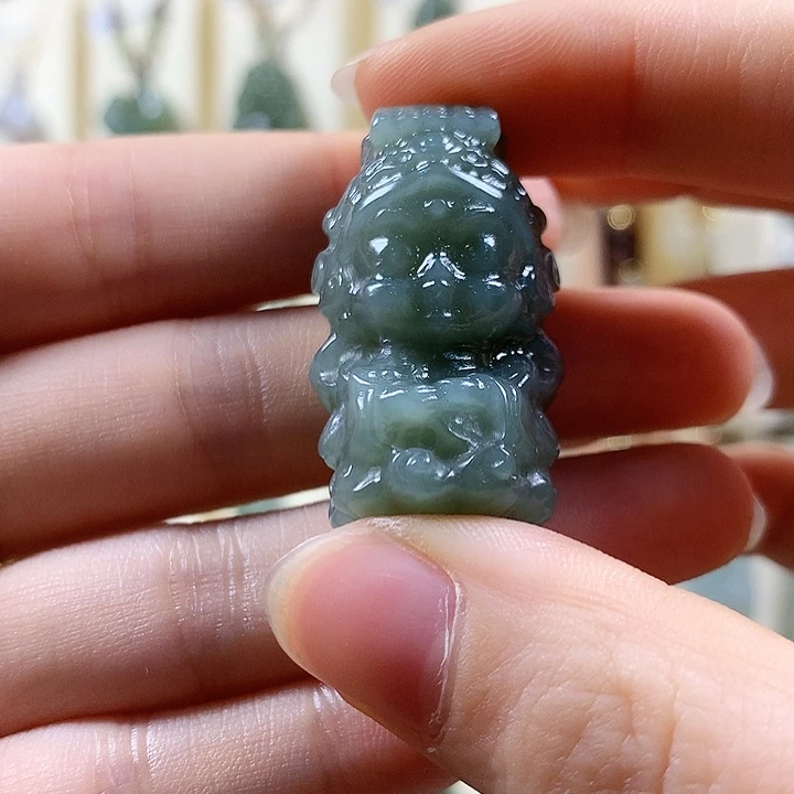 颈饰未镶嵌和田玉小**?