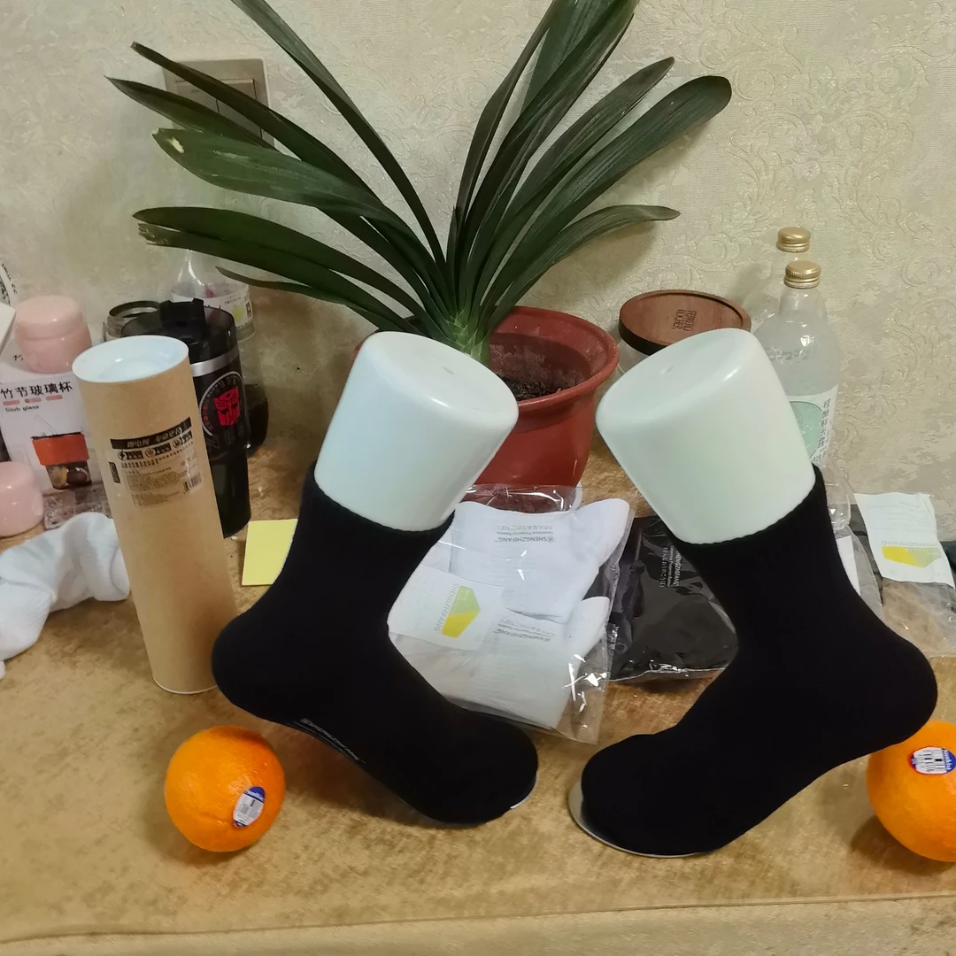 男士长筒运动袜舒适吸汗透气纯色棉袜秋冬款白黑色运动袜