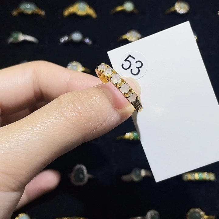 翡翠未镶嵌颈饰戒指