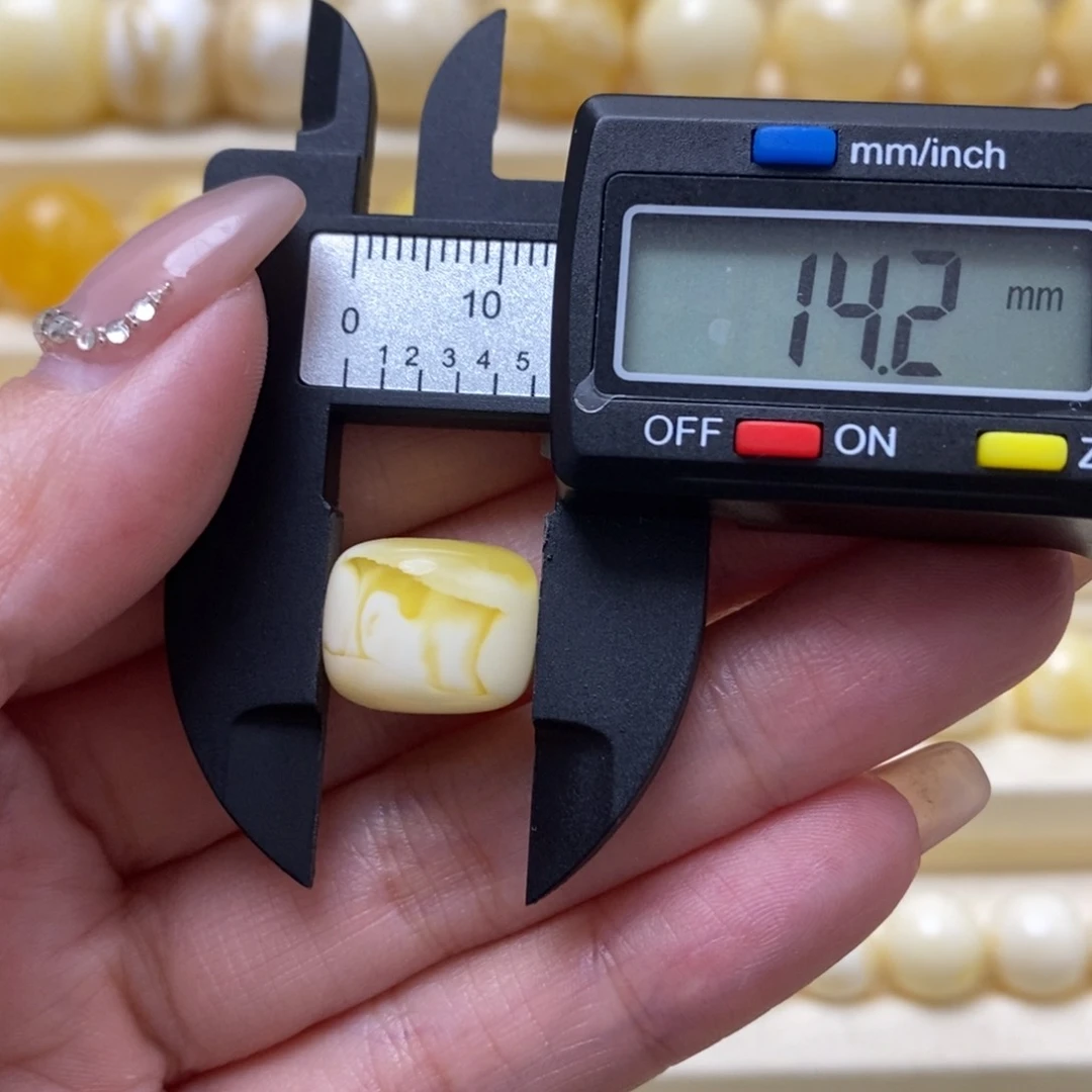 未镶嵌琥珀珠宝奇石