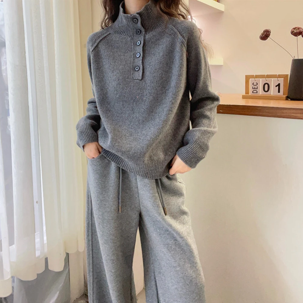 时尚宽松立领纽扣设计感秋冬季新款洋气韩系保暖加厚减龄针织毛衣
