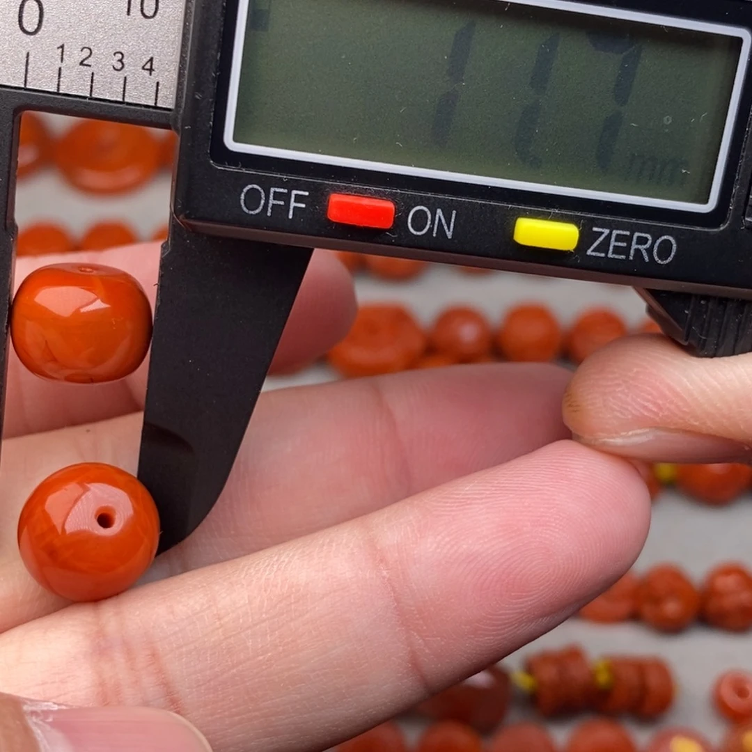 南红玛瑙配饰未镶嵌?****有瑕疵