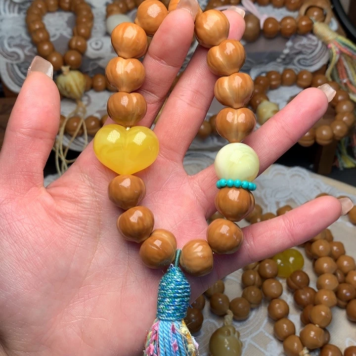 猴头核桃吊坠手持屁桃流苏