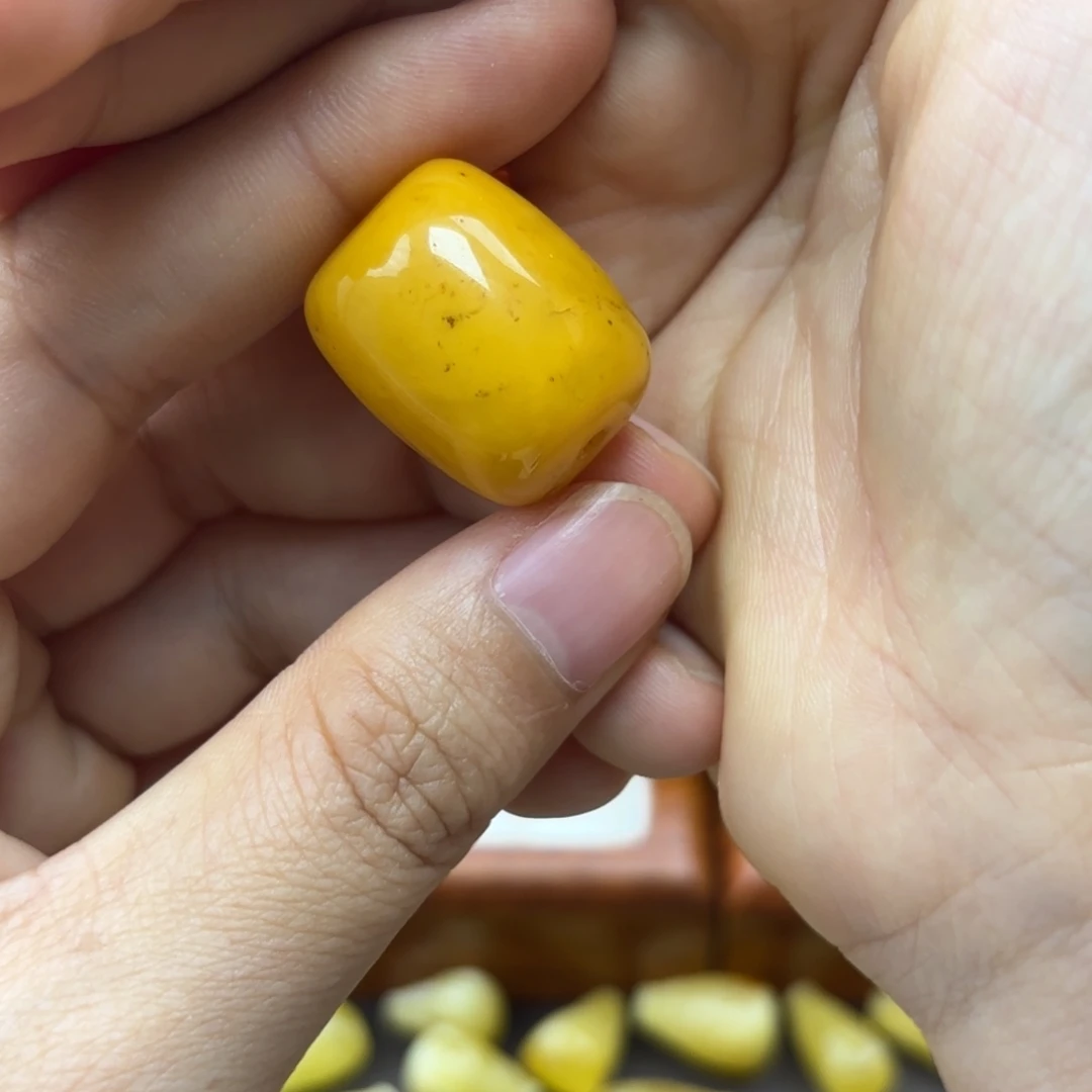 未镶嵌琥珀珠宝奇石