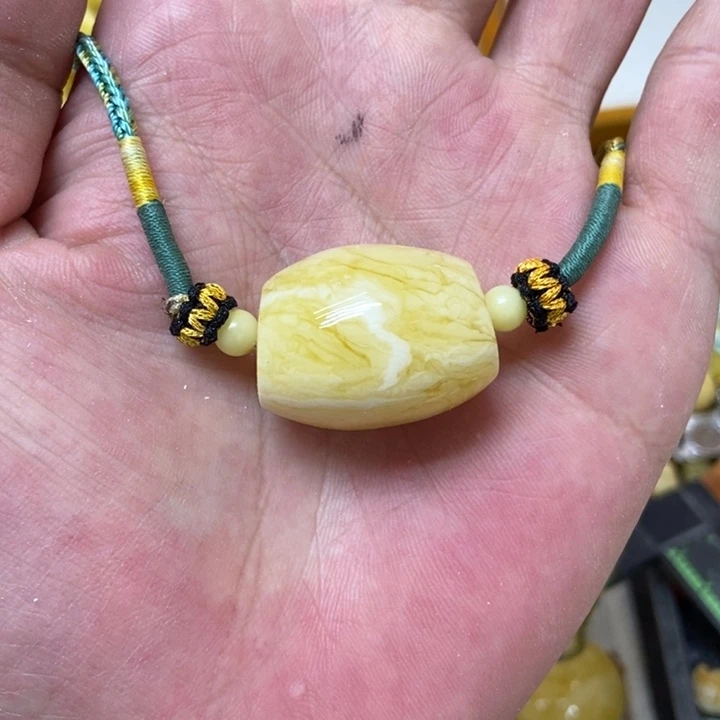 蜜蜡未镶嵌裸石吊坠
