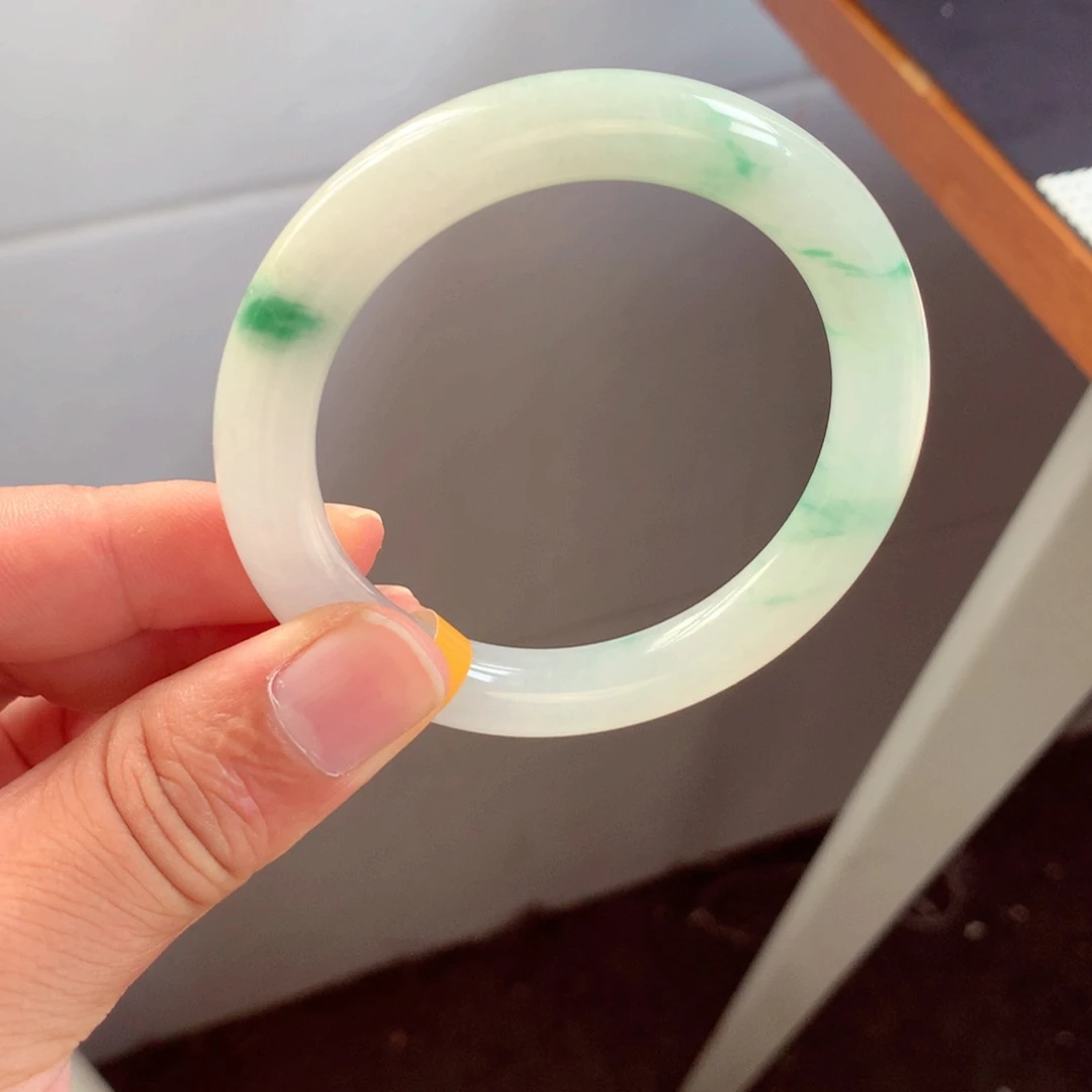 翡翠手镯未镶嵌缅甸翡翠