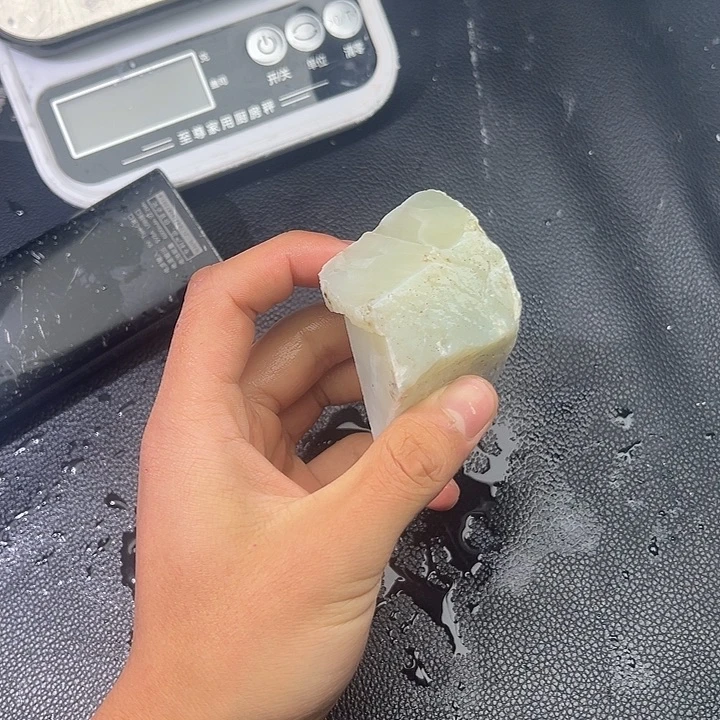 和田玉（糖玉）未镶嵌手镯