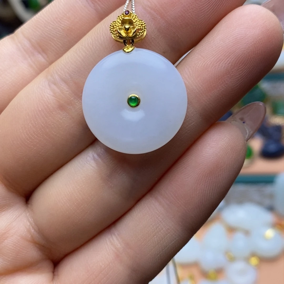 和田玉颈饰18K金镶嵌