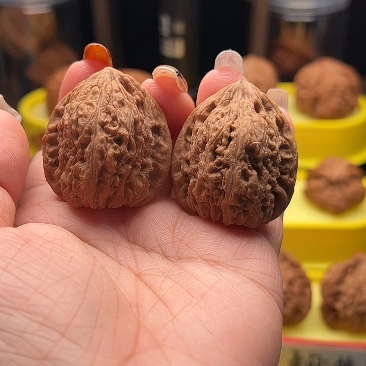 把件文玩核桃三角疆 小手捻 全品