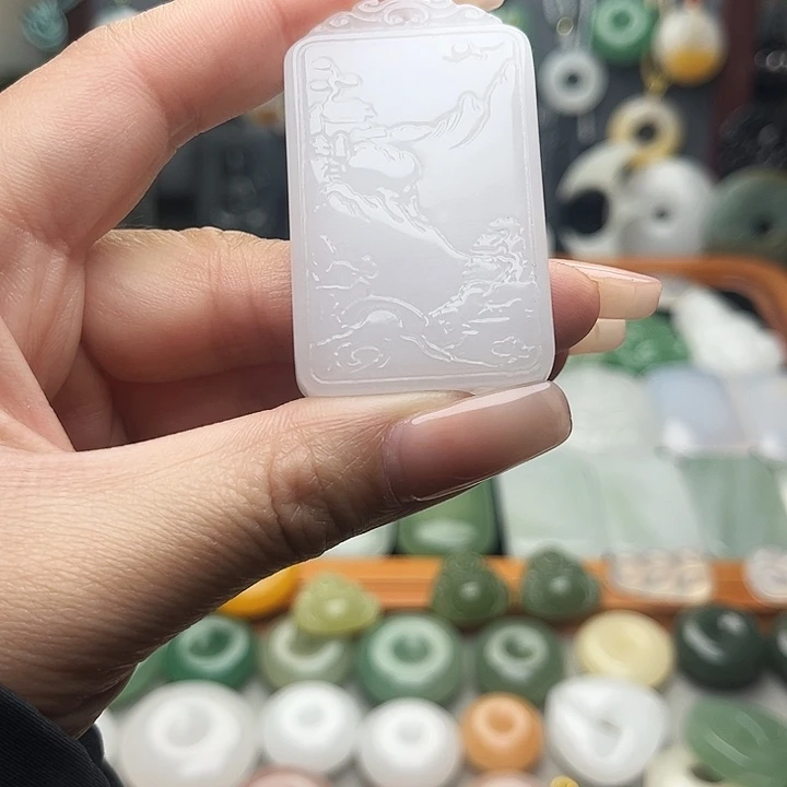 石英质玉（金丝玉）未镶嵌颈饰