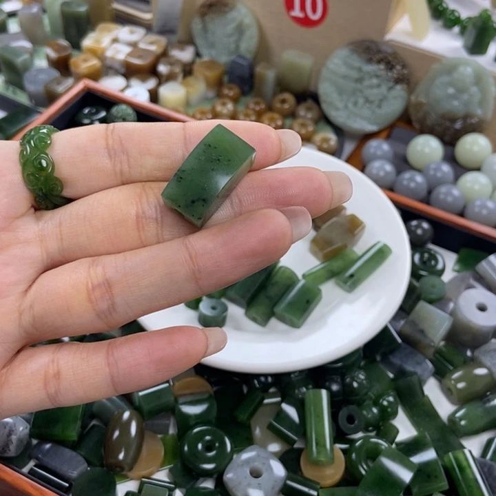 未镶嵌和田玉珠宝半成品笑****娃