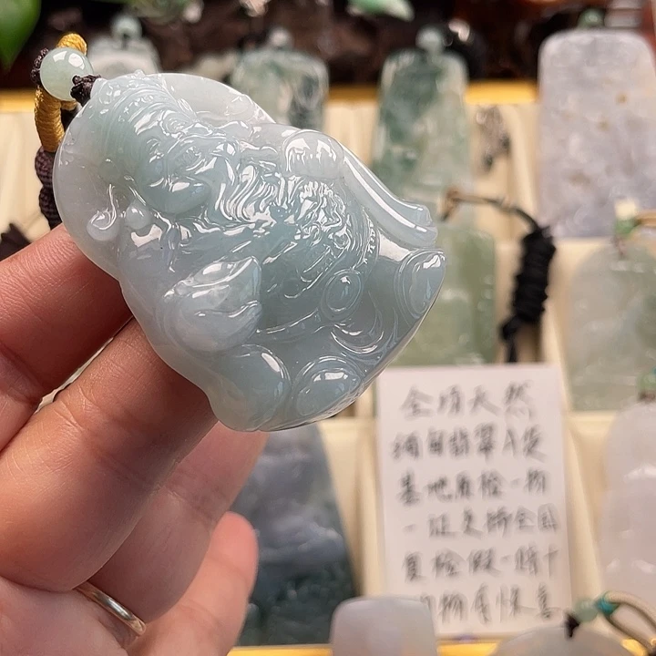 翡翠未镶嵌颈饰玉