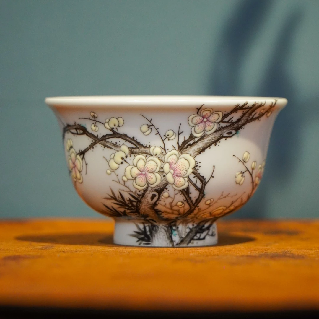 诗逸瓷话·粉彩梅花大压手杯手工手绘