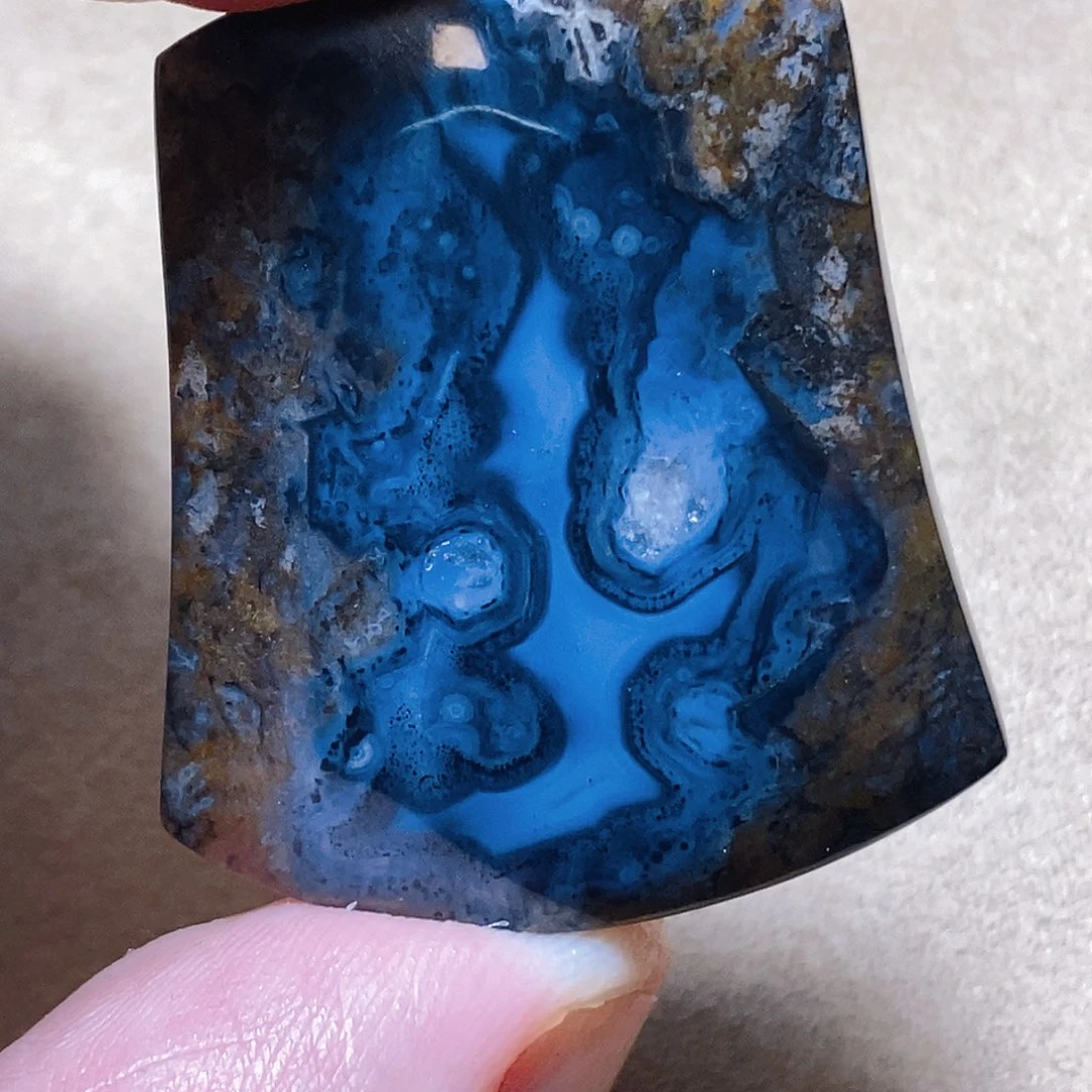 未镶嵌颈饰玛瑙/玉髓三*