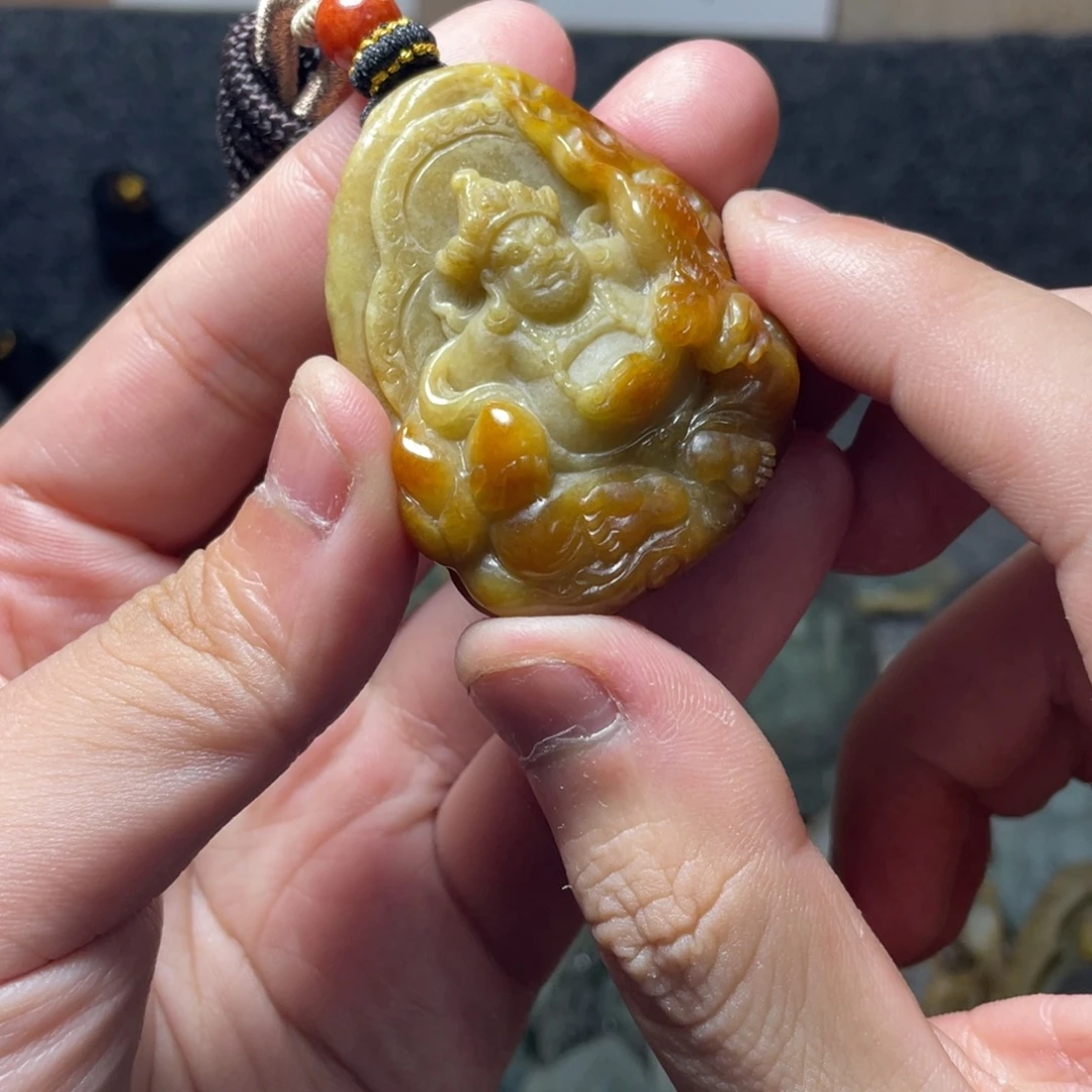 猴***兔定制翡翠未镶嵌定制翡翠雕刻