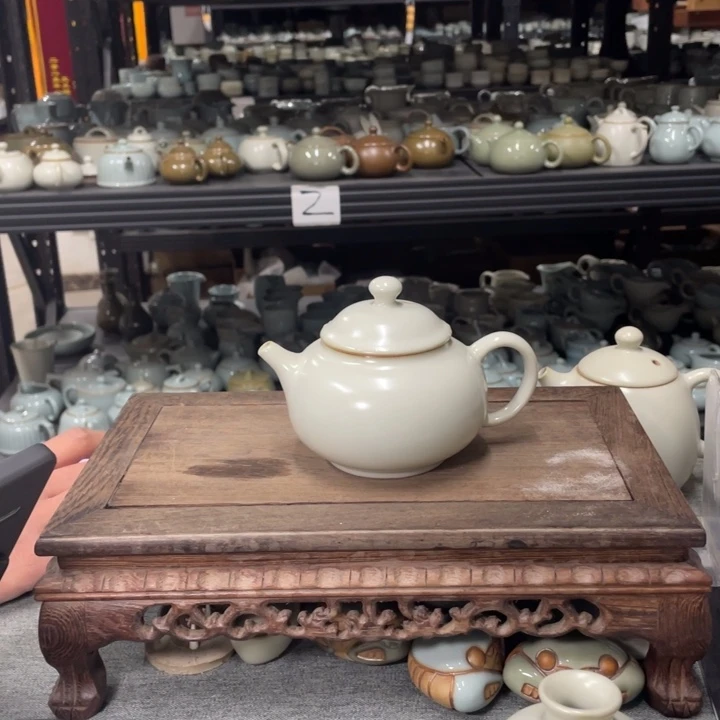 摆件月白釉支烧大容天壶