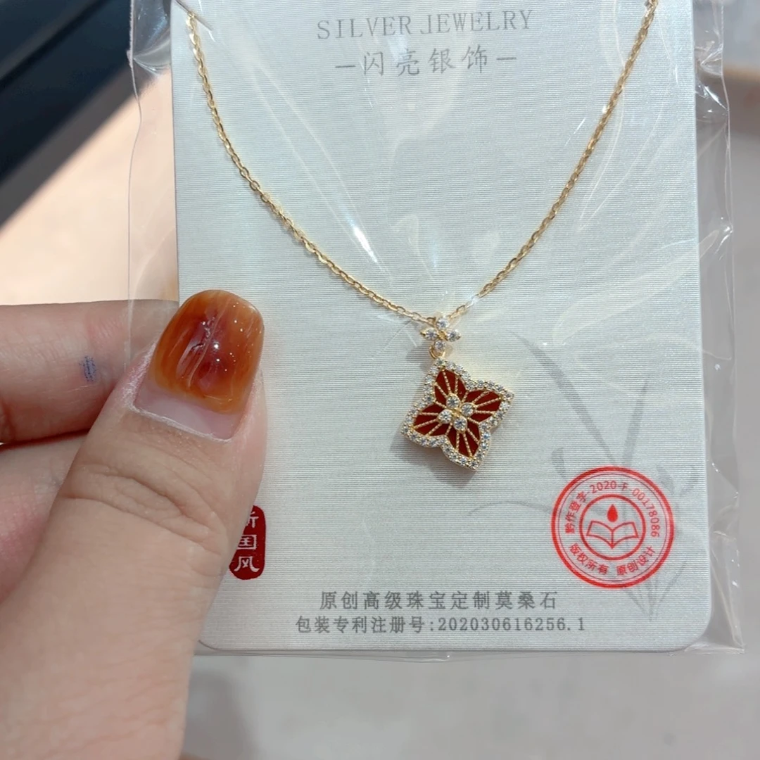 L***i合成碳硅石925银项链