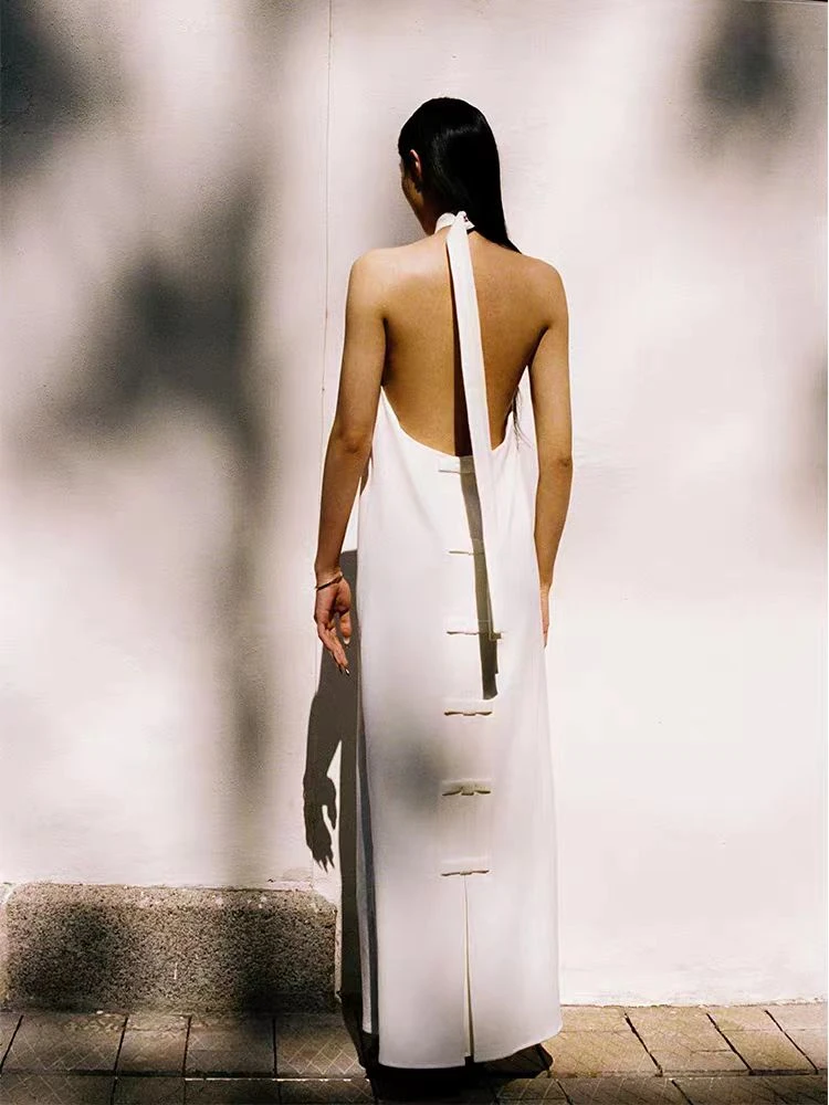 Kiwijadeite简约机理感性感挂脖宽松露背白色长款连衣裙时尚气质