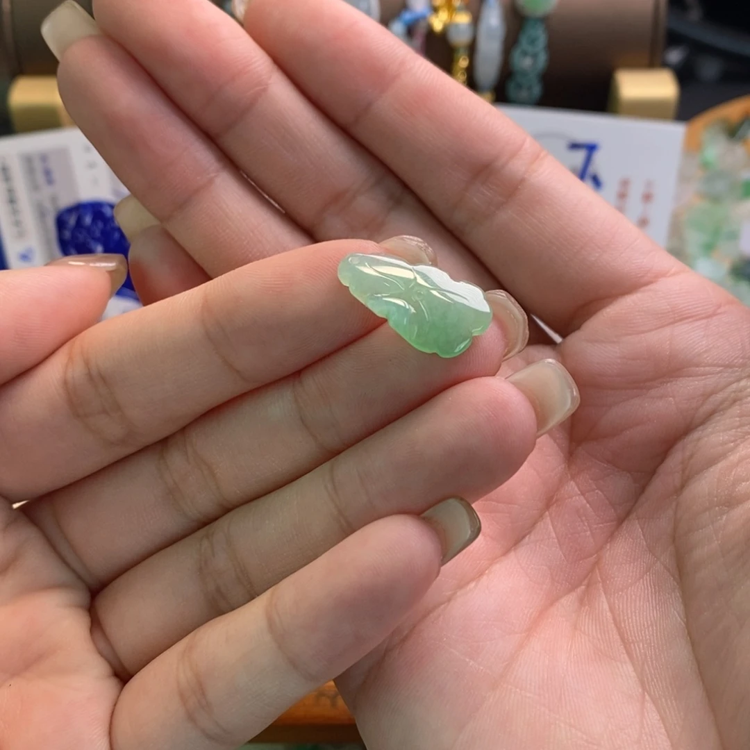 上***往翡翠未镶嵌颈饰17907