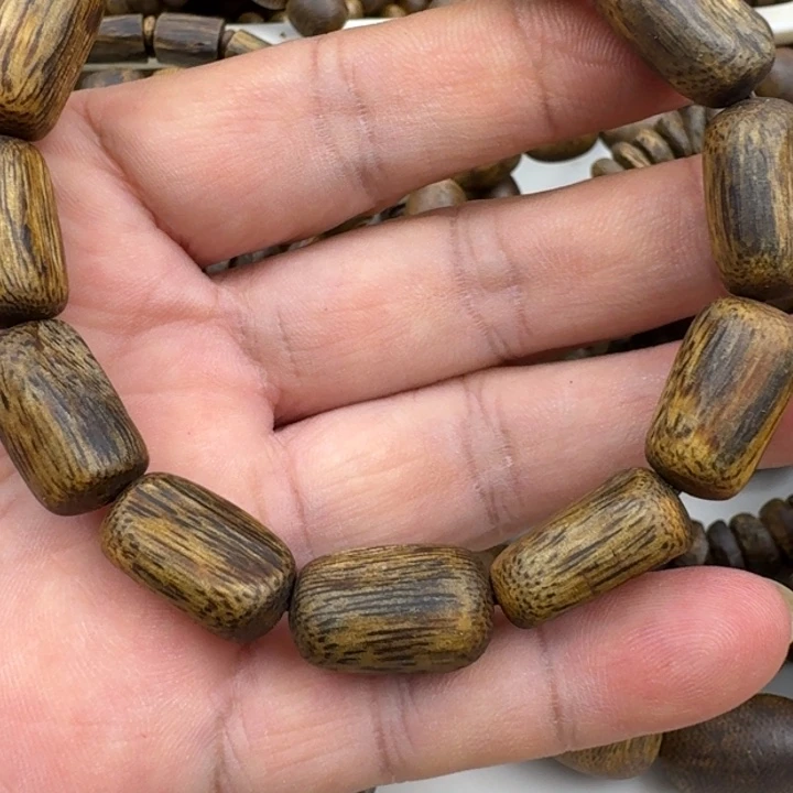 子***铭沉香手串乌身手串11克