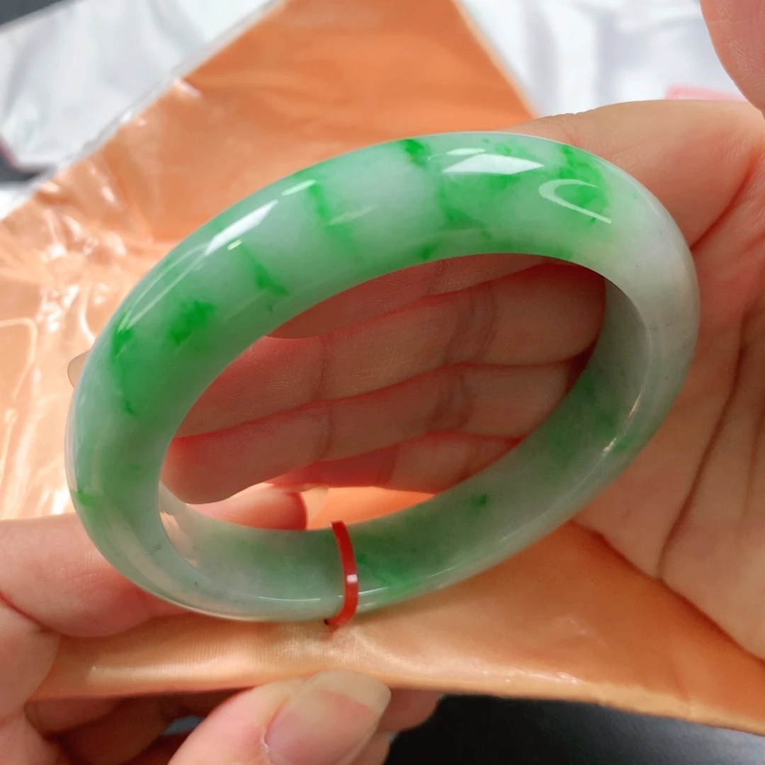 翡翠手镯未镶嵌03。