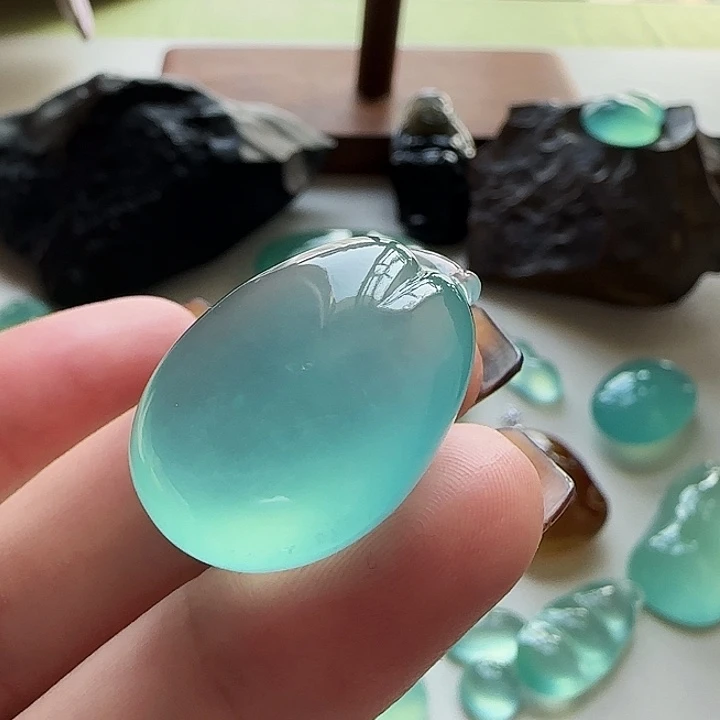 岫玉未镶嵌颈饰岫玉