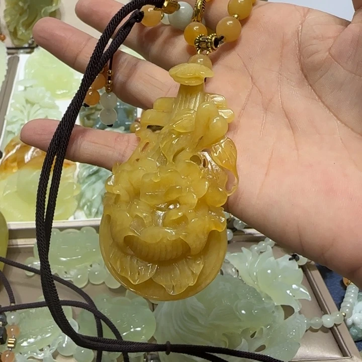 蛇纹石玉吊坠未镶嵌