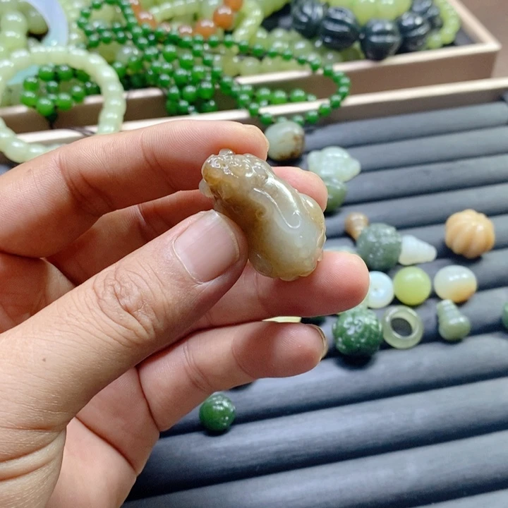 和田玉未镶嵌珠宝半成品