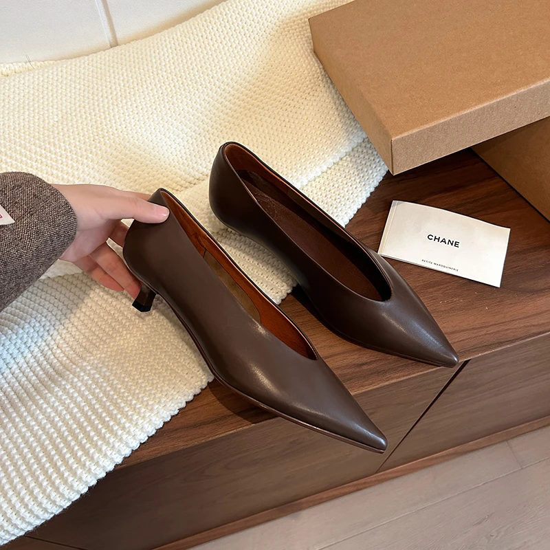 （跟高4CM 鞋码34到40）胎牛皮促销  2025年新款真皮尖头中跟女单鞋