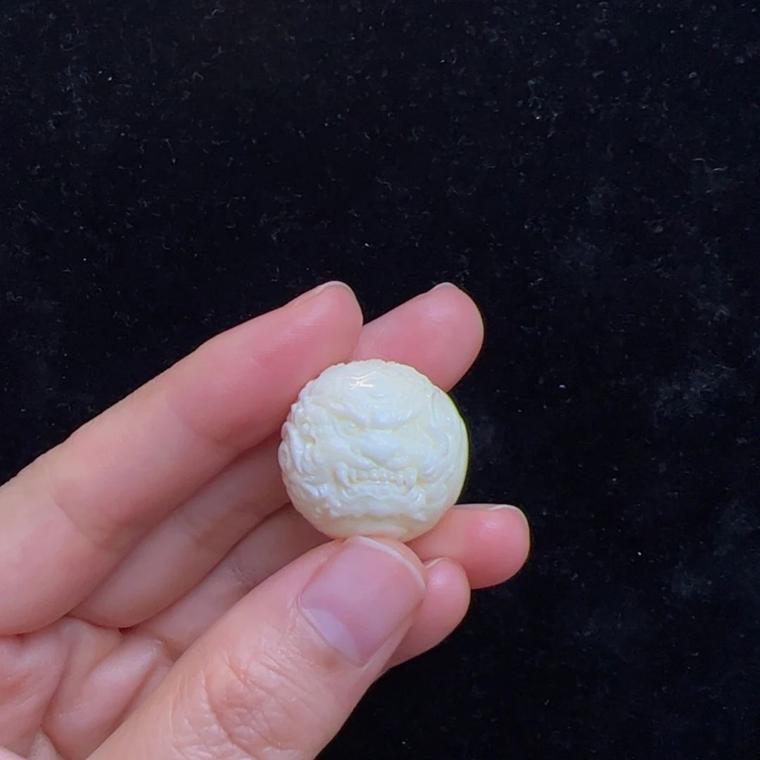 琥珀未镶嵌裸石瓷白浓蜡龙珠