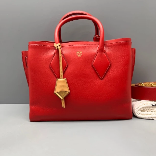 95新 MCM 红色Mille通勤包 尺寸30*23 SV18769