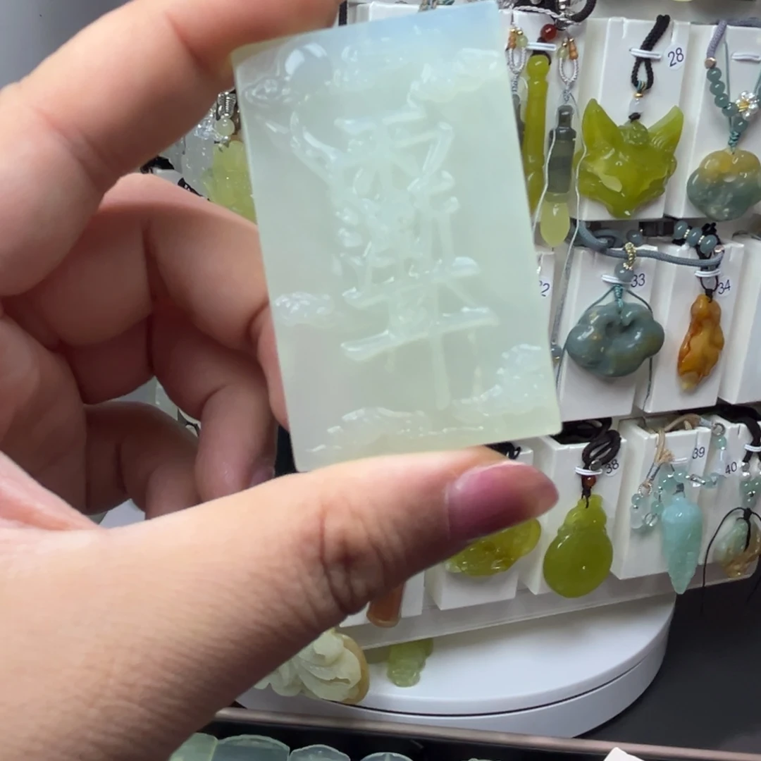 我****蛇纹石玉未镶嵌颈饰