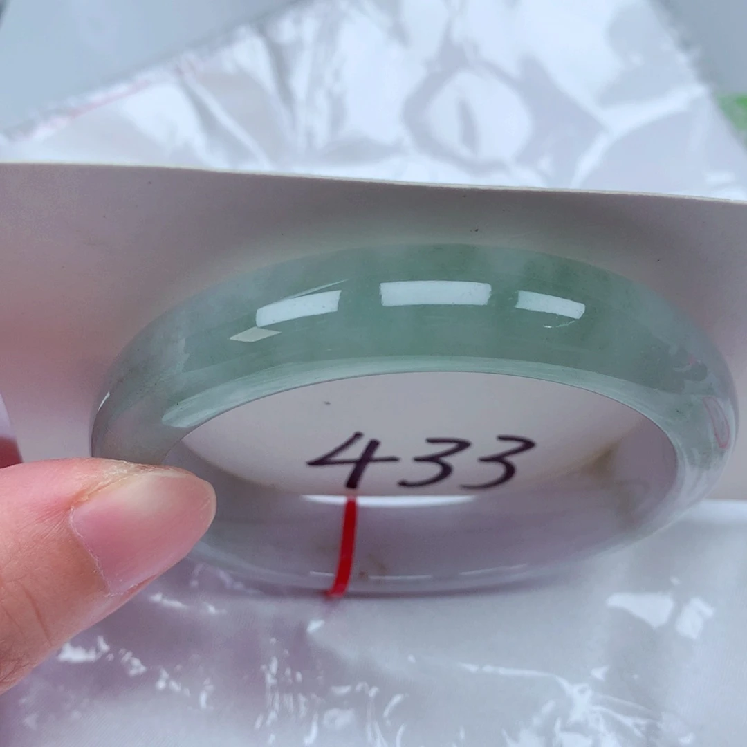 翡翠手镯未镶嵌翡翠