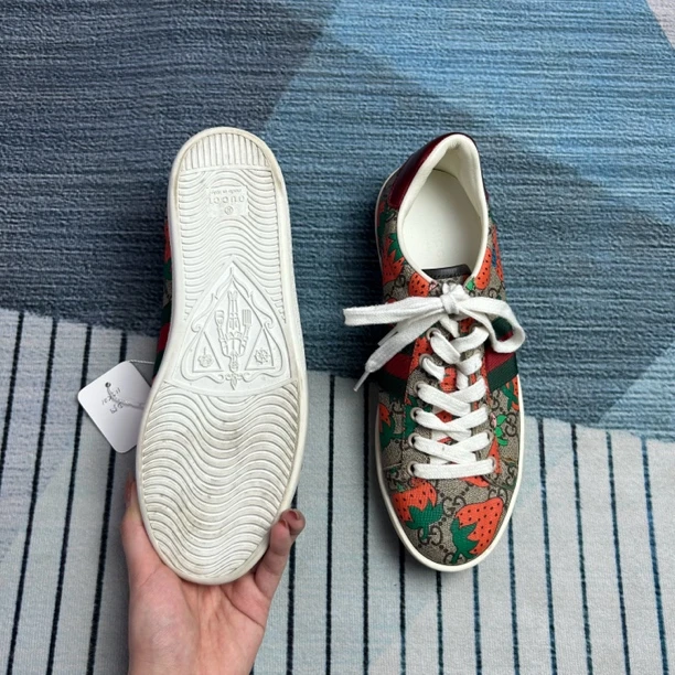 95新 GUCCI/古驰 古驰满老花草莓板鞋三六半码