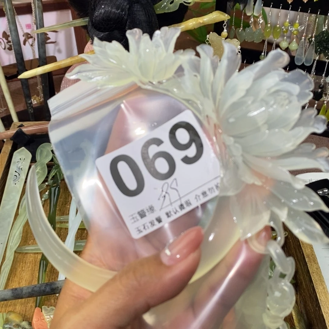 蛇纹石玉未镶嵌发饰慈*